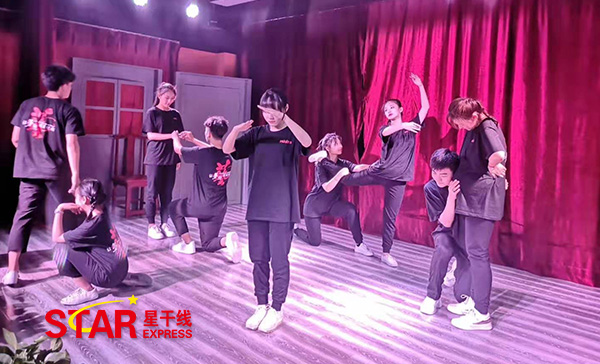 星干線(xiàn)藝考2020屆新生開(kāi)學(xué)典禮 小品《雕塑》